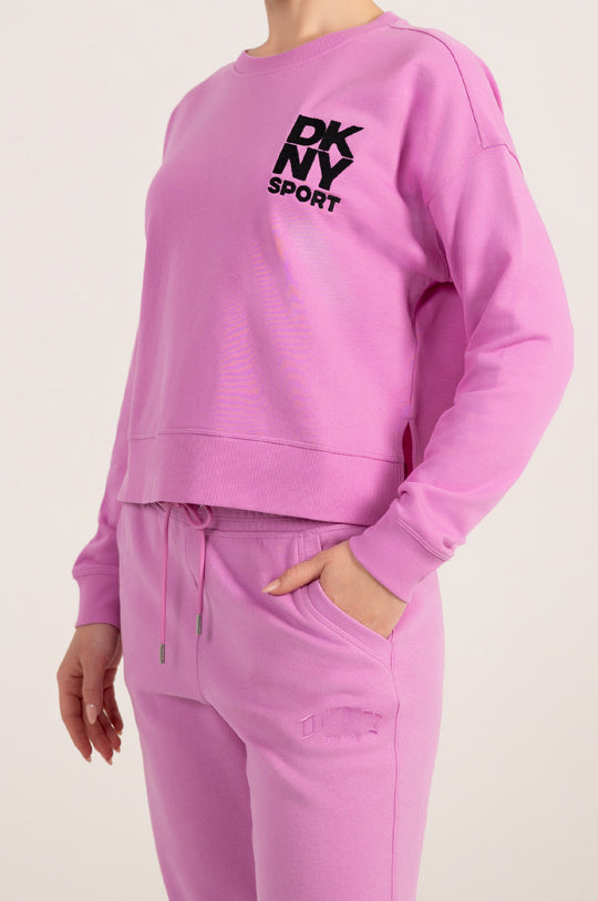 STACKED EMBROIDERED LOGO HIGH LOW CREW NECK PULLOVER
