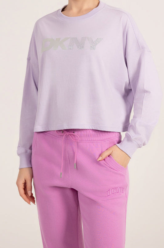 تي شيرت بأكمام طويلة مع شعار لامع وأحجار مرصعة