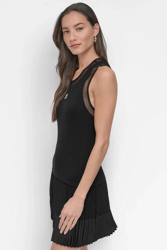 فستان قصير من القماش الشبكي بفتحة رقبة منخفضة