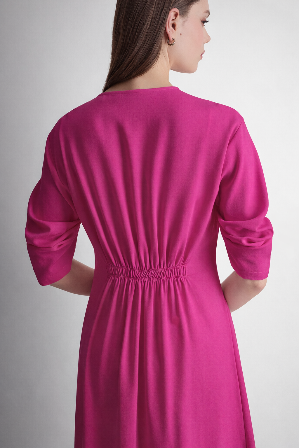 3/4 RAUSHED XLV V-NECK DRESS