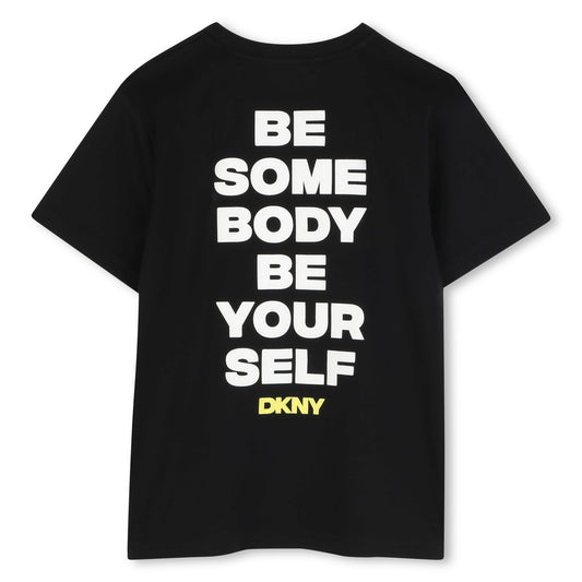 تي شيرت بأكمام قصيرة