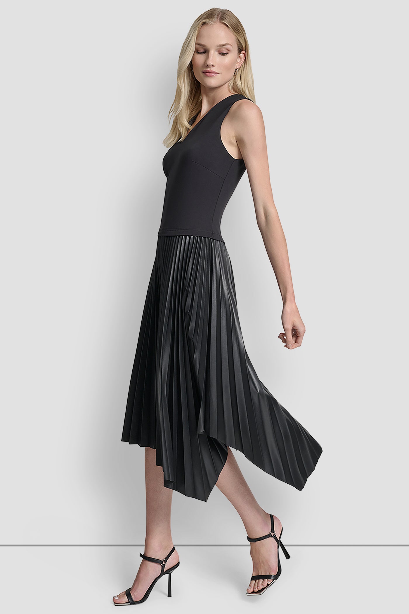 S/L V NECK TOP W/ PL