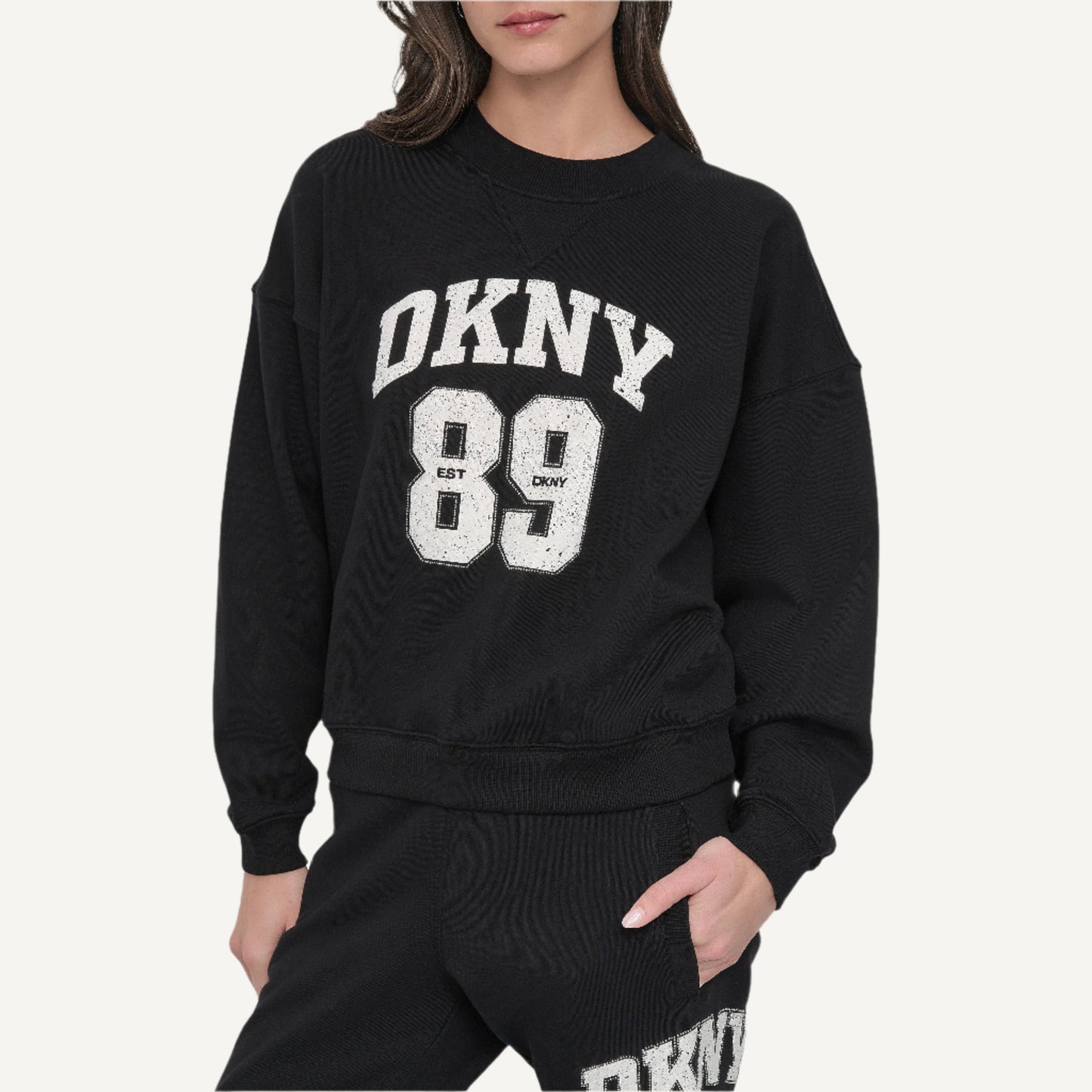 ARCHED DKNY 89 LOGO CREW PULLOVER
