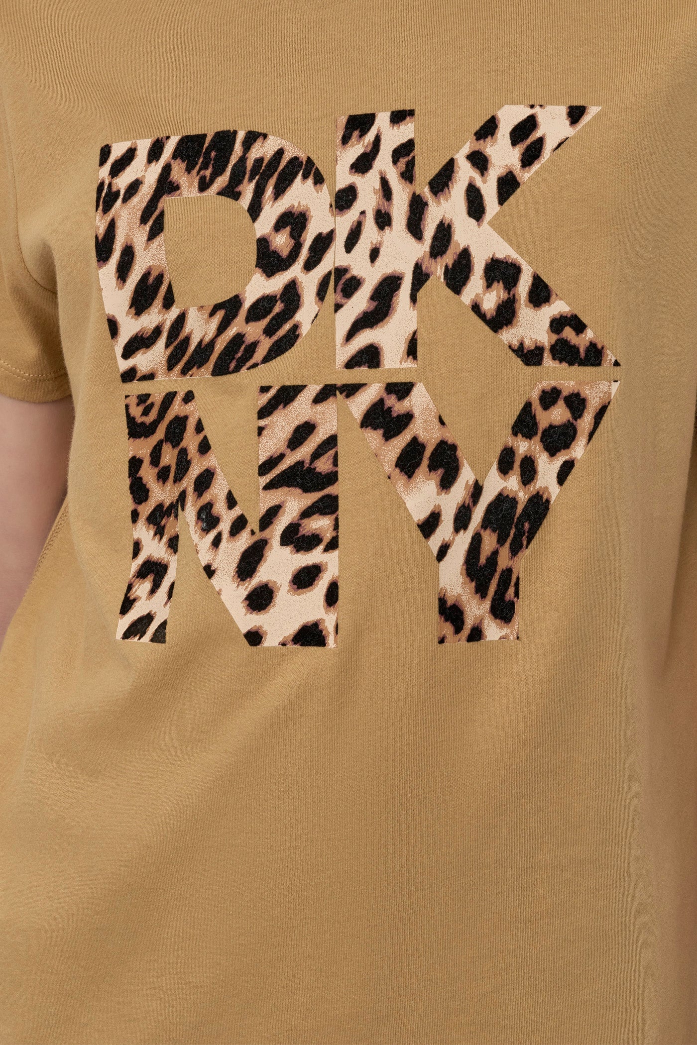 SHORT SLEEVED RELAXED FIT TEE