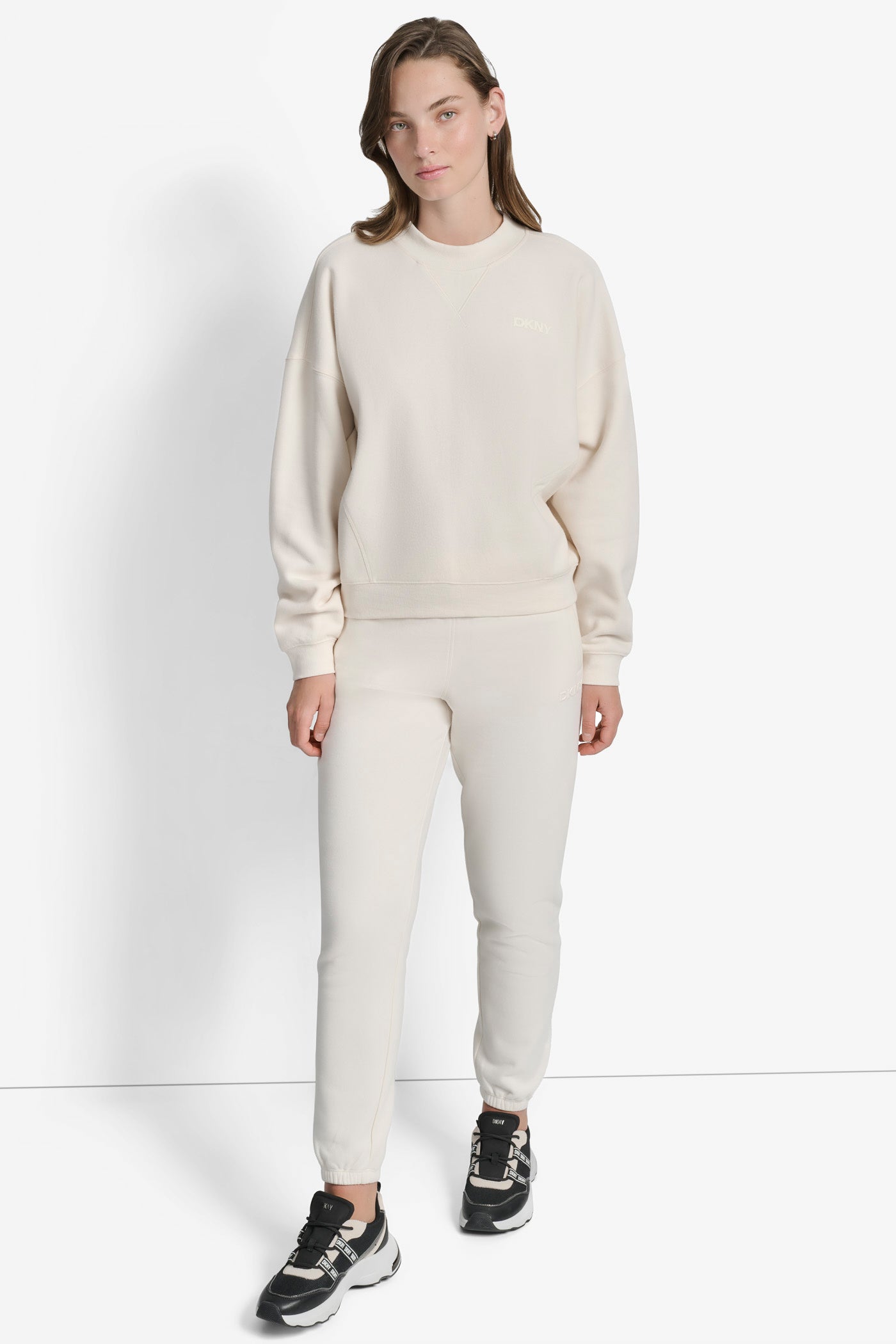 DKNY LOGO CREWNECK SWEATSHIRT
