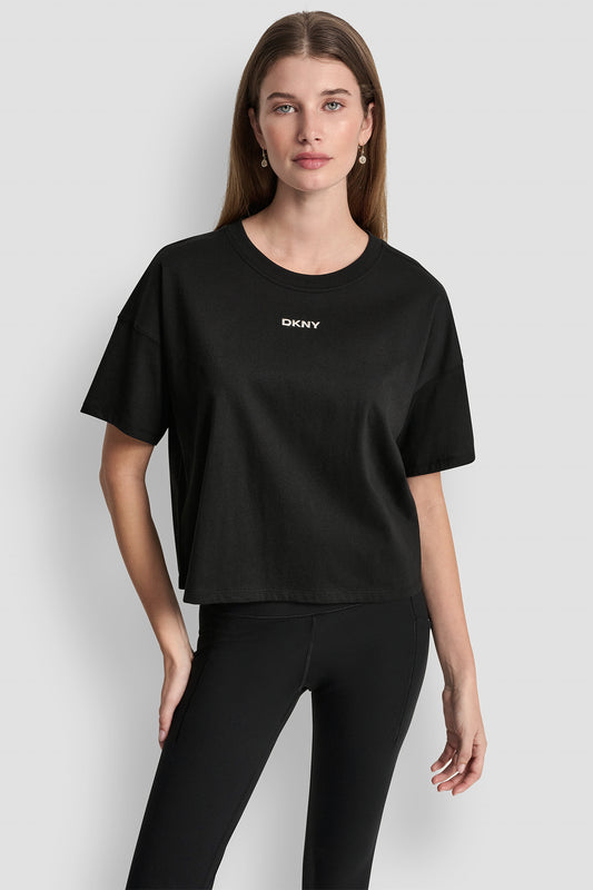 بلوزة بشعار بارز بلمسة معدنية