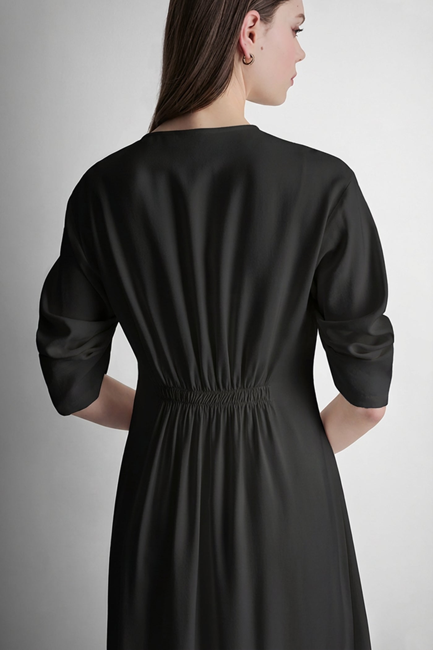 3/4 RAUSHED XLV V-NECK DRESS