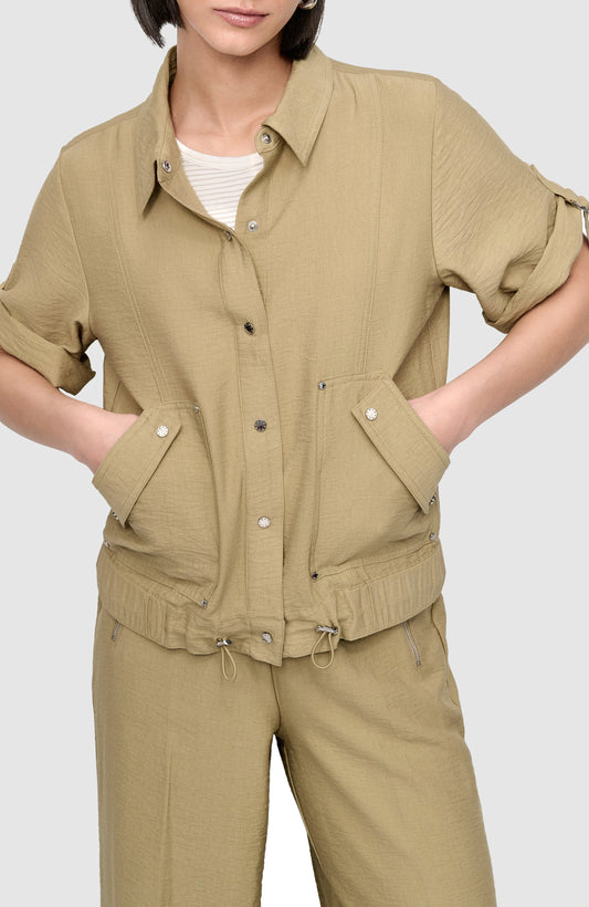 قميص خارجي بأكمام قصيرة