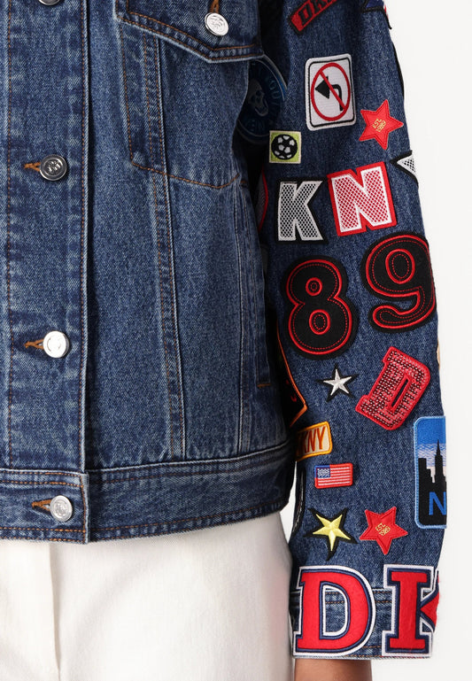 سترة جينز كبيرة الحجم مع