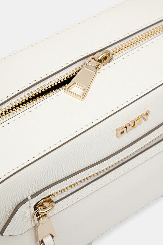 حقيبة كاميرا صغيرة في شارع براينت