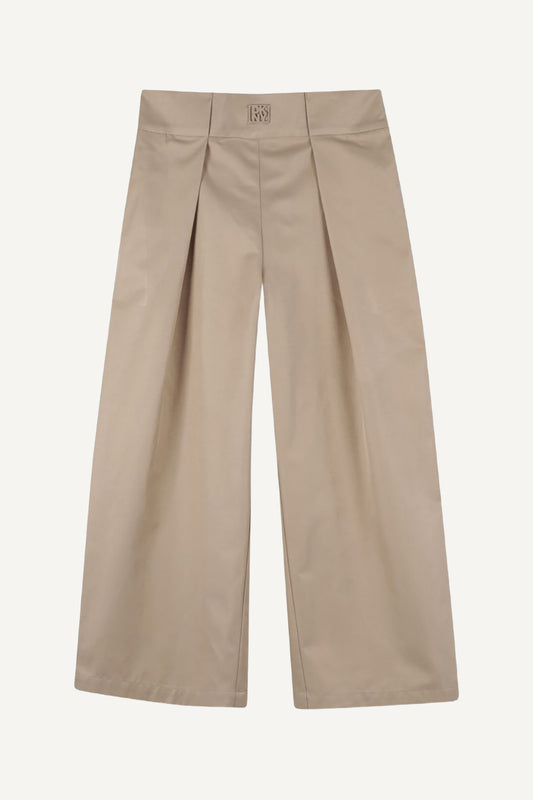 بنطال بقصة فضفاضة للبنات