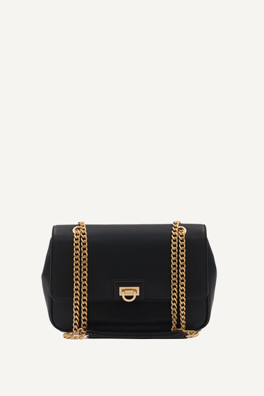 حقيبة كتف فينلي متوسطة الحجم ذات غطاء