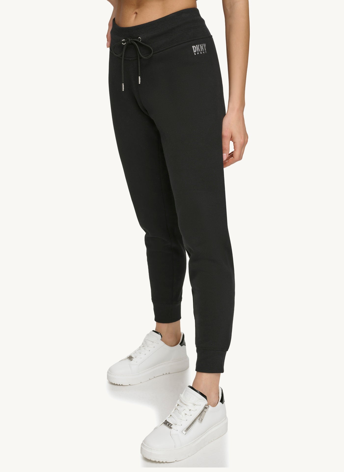 بنطال رياضي مع شعار الماركة المرصع بأحجار الراين 