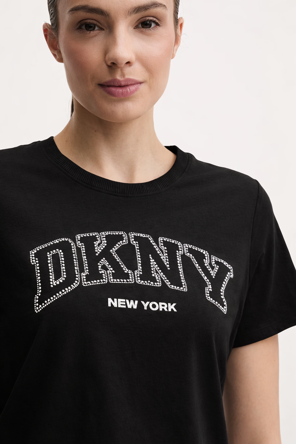 بلوزة DKNY فارسيتي بشعار NY