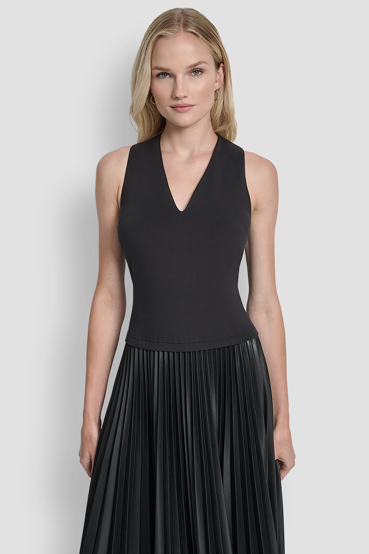 S/L V NECK TOP W/ PL