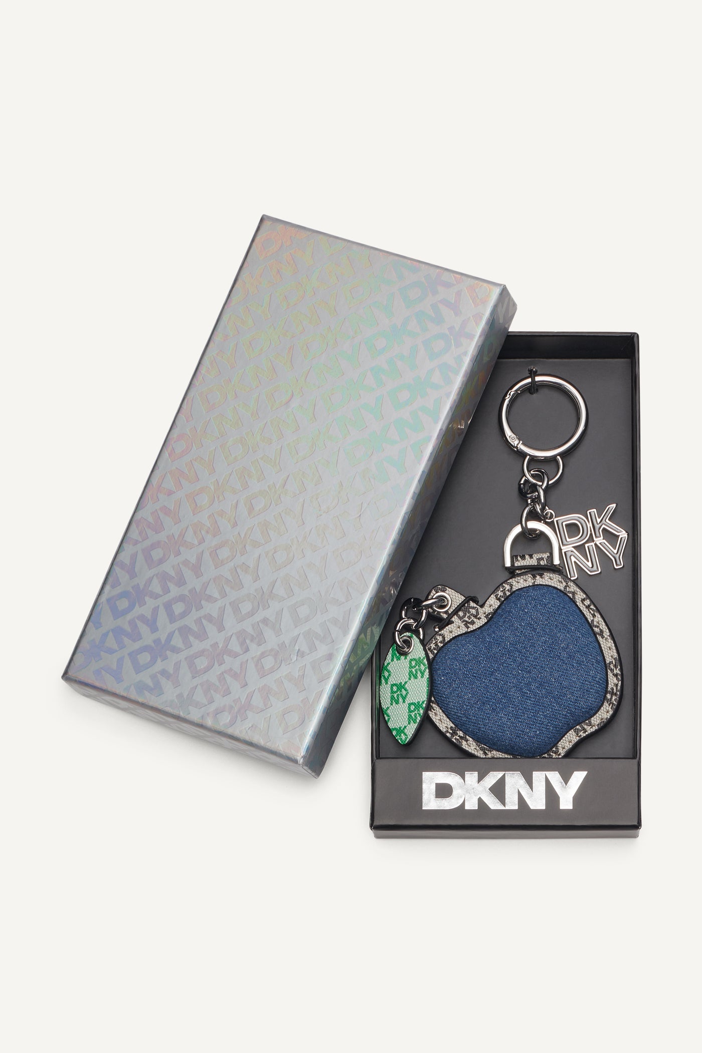 تعليقة بتصميم تفاحة بشعار مغلفة في علبة