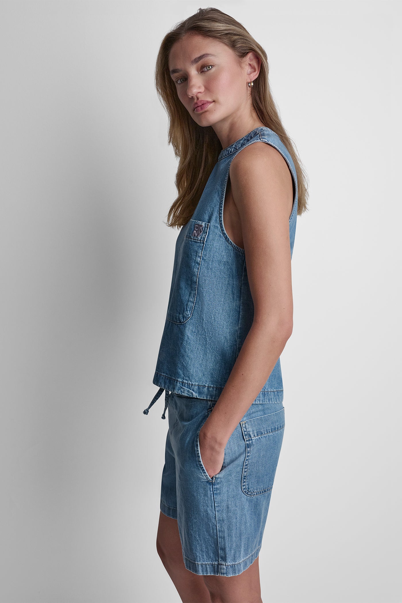 A LINE SLEEVELESS TOP