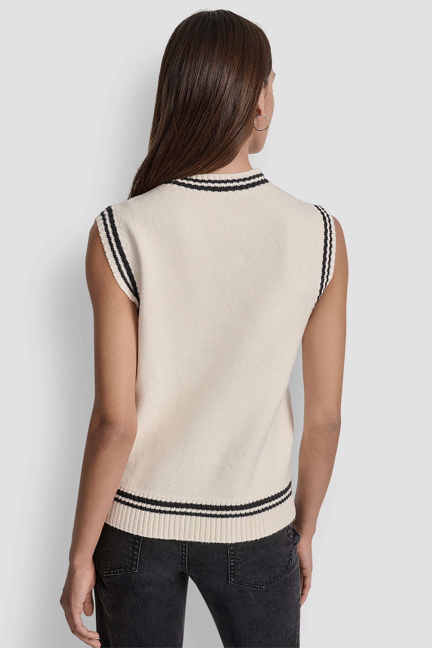 SLEEVELESS CREW NECK
