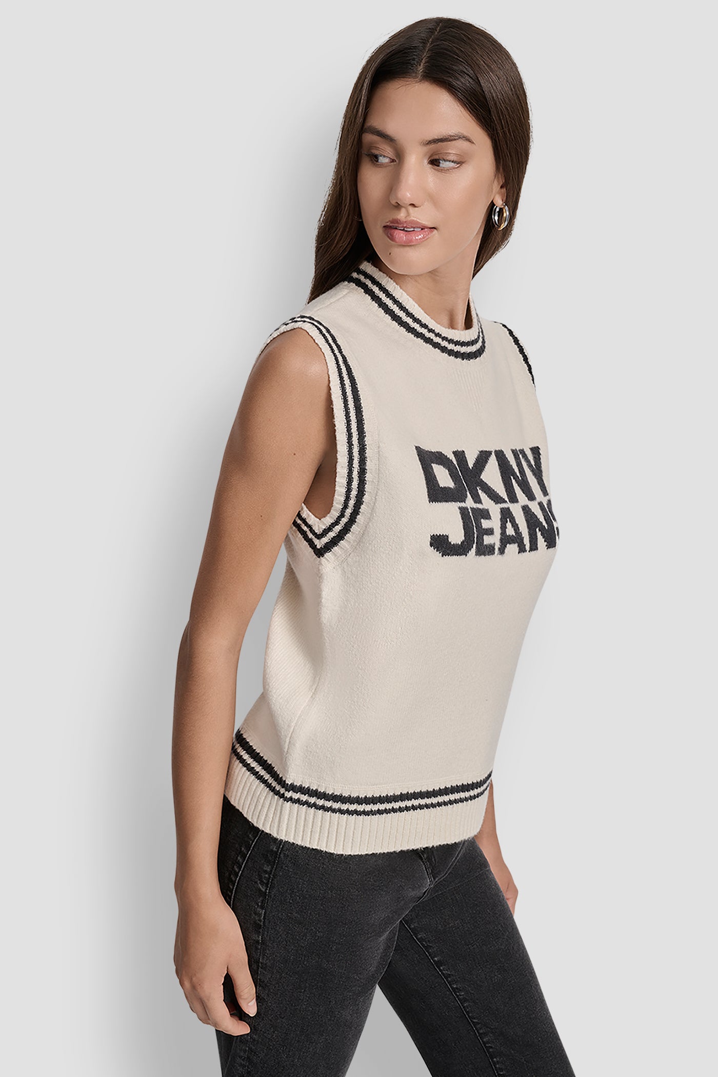 SLEEVELESS CREW NECK