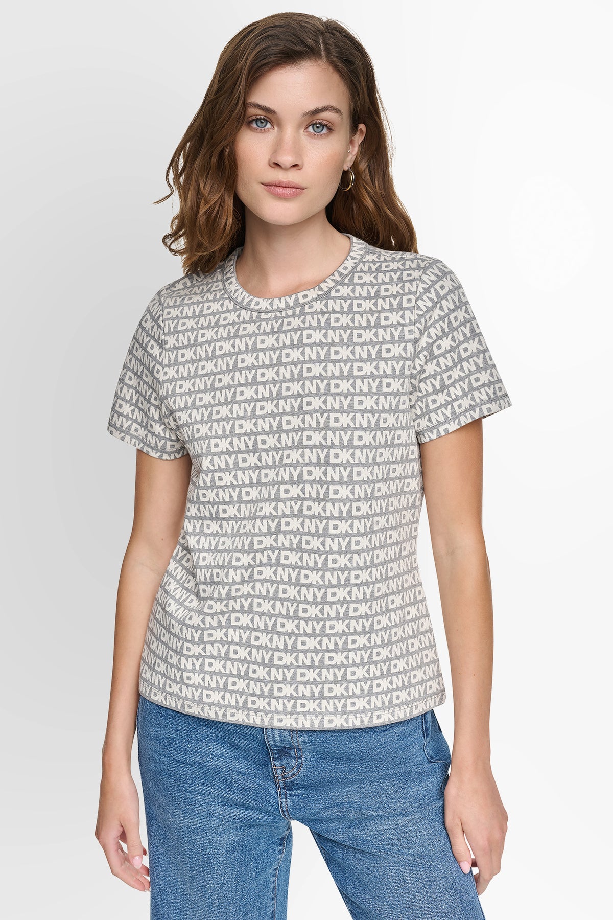 تيشيرت إسينشيال بشعار