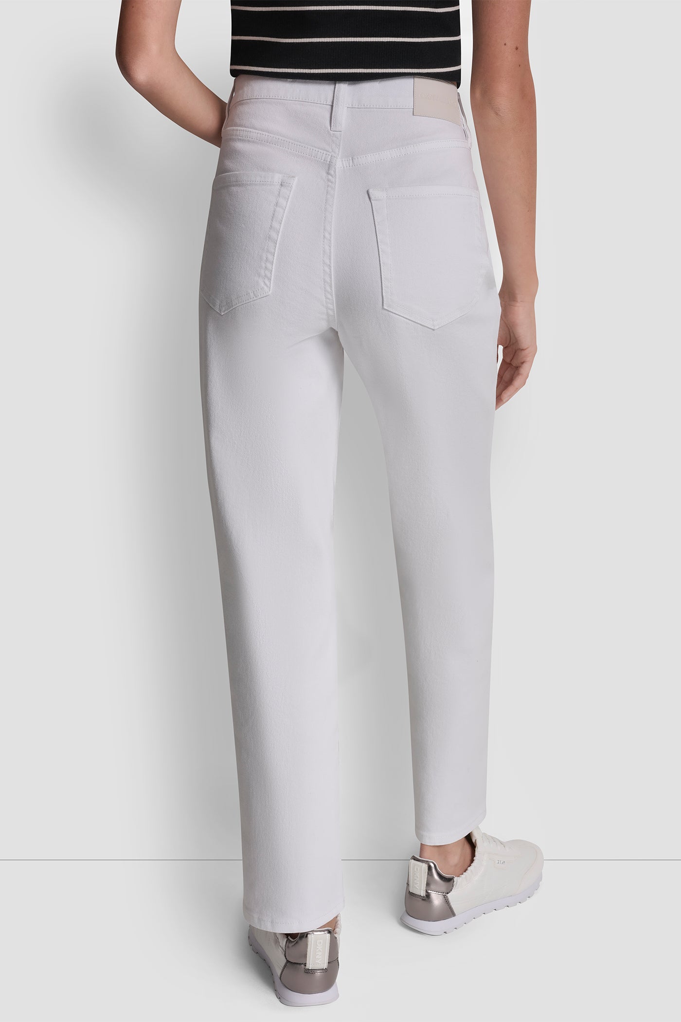 بنطال كلاسيكي بخصر مرتفع وقصة مستقيمة