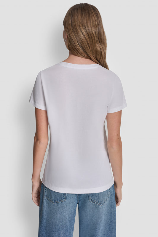 بلوزة DKNY بطبعة تاكسي مرصعة بأحجار الراين