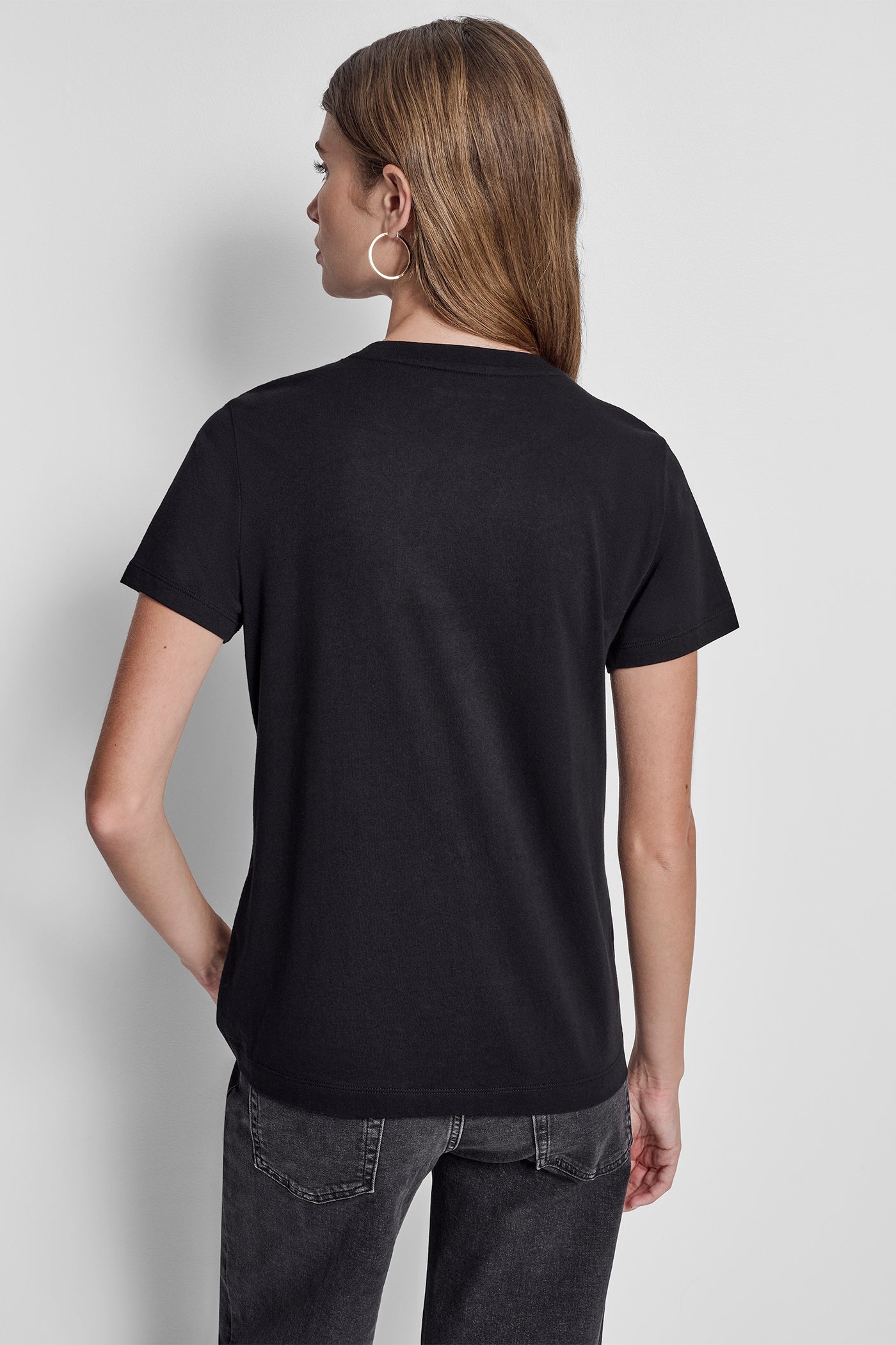 بلوزة DKNY بطبعة تاكسي فوتوغرافية