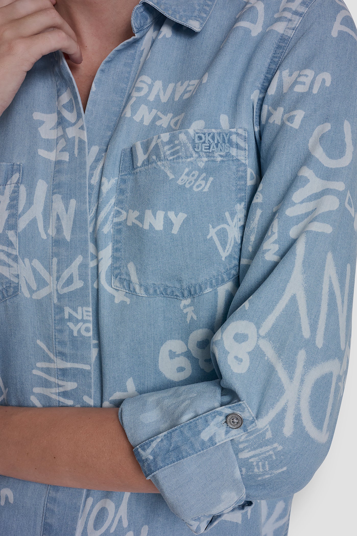 قميص بطبعة من قماش مصبوغ