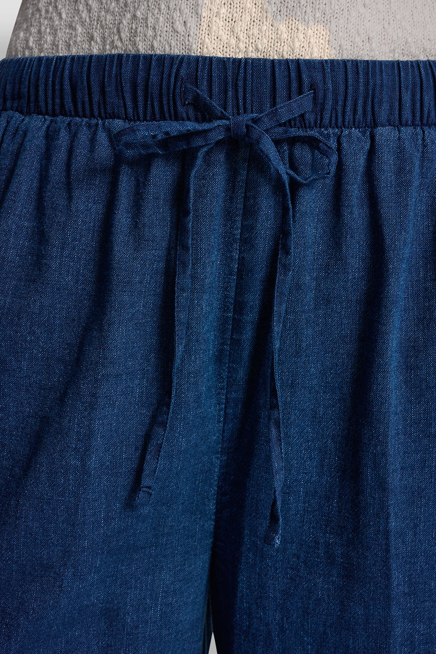 بنطال بقصة مريحة بحزام خصر مطاطي