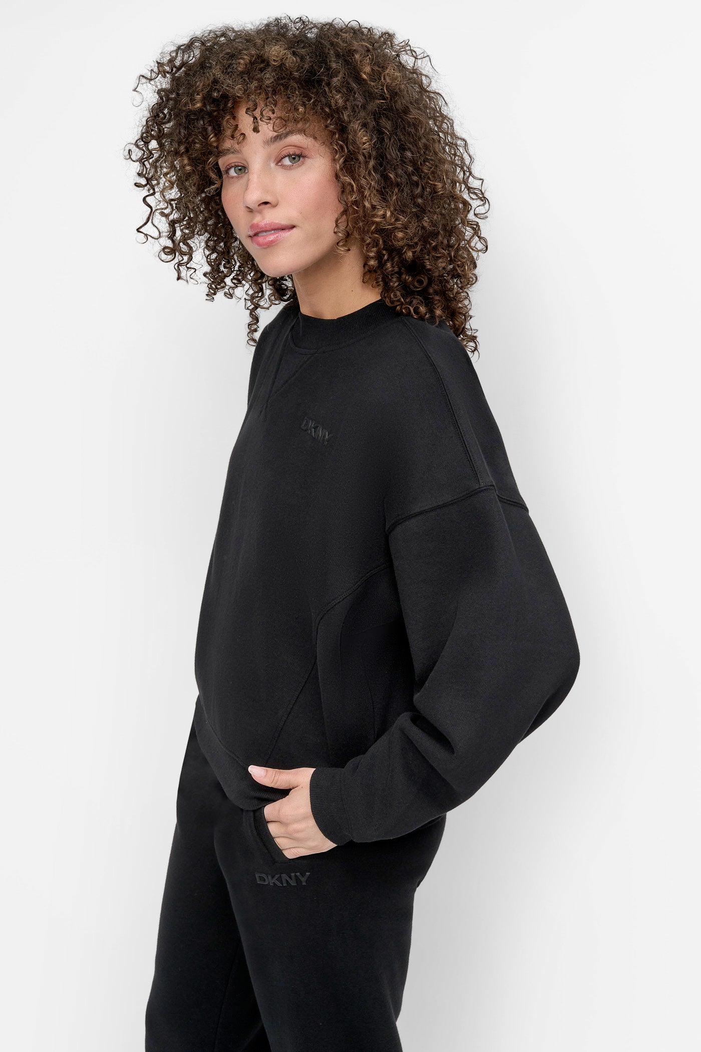 DKNY LOGO CREWNECK SWEATSHIRT