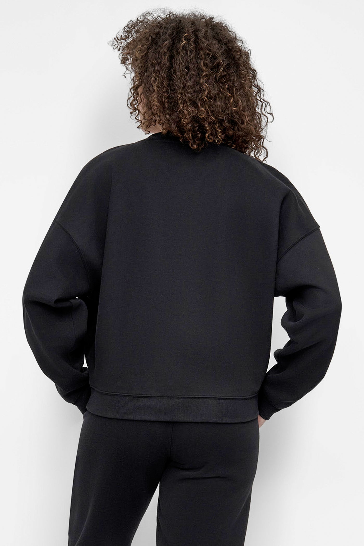 DKNY LOGO CREWNECK SWEATSHIRT