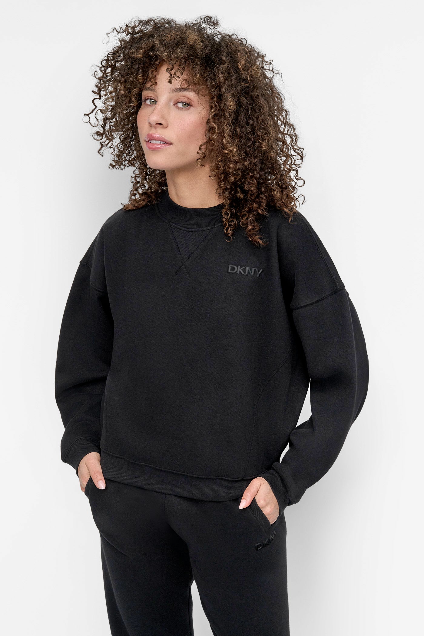 DKNY LOGO CREWNECK SWEATSHIRT