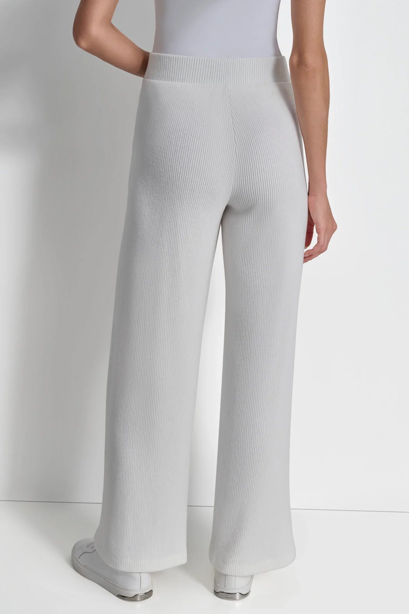 RELAXED STRAIGHT LEG PANT WITH POCKETS