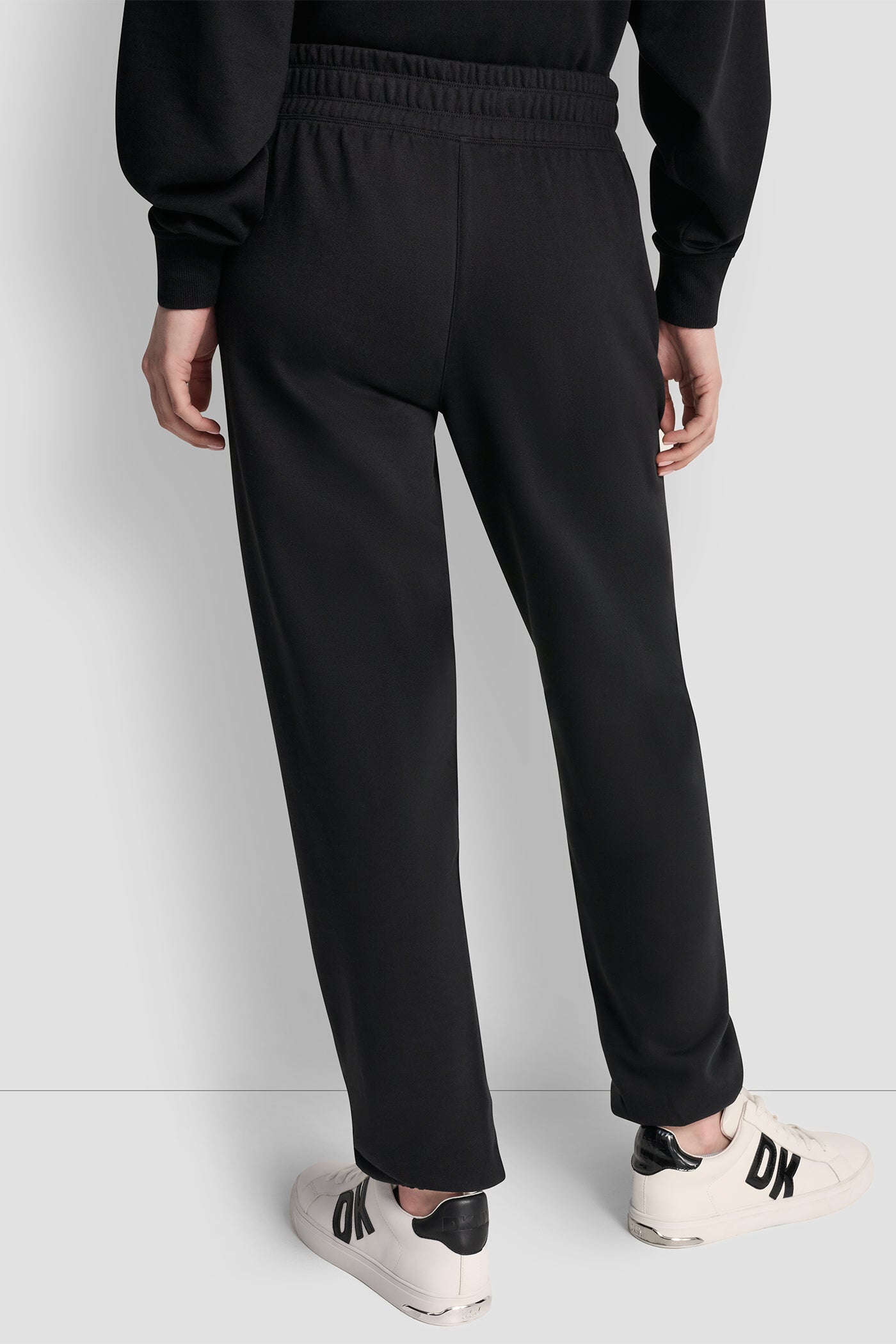 بنطال بشعار DKNY كوليجييت ميداليون