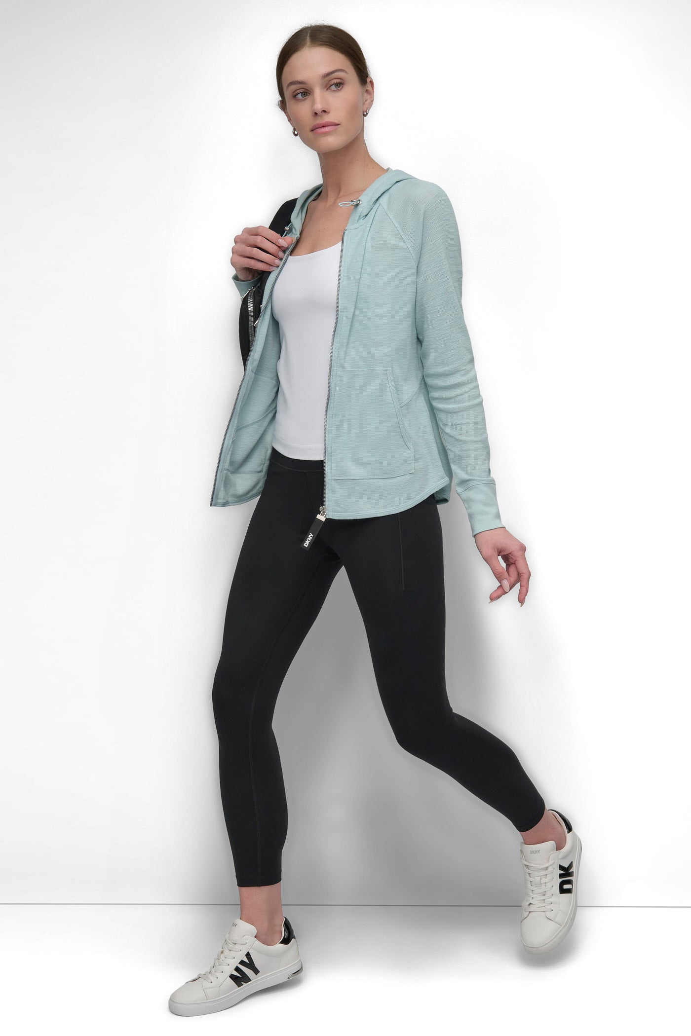 جاكيت بغطاء رأس وسحاب أمامي مع رباط شد