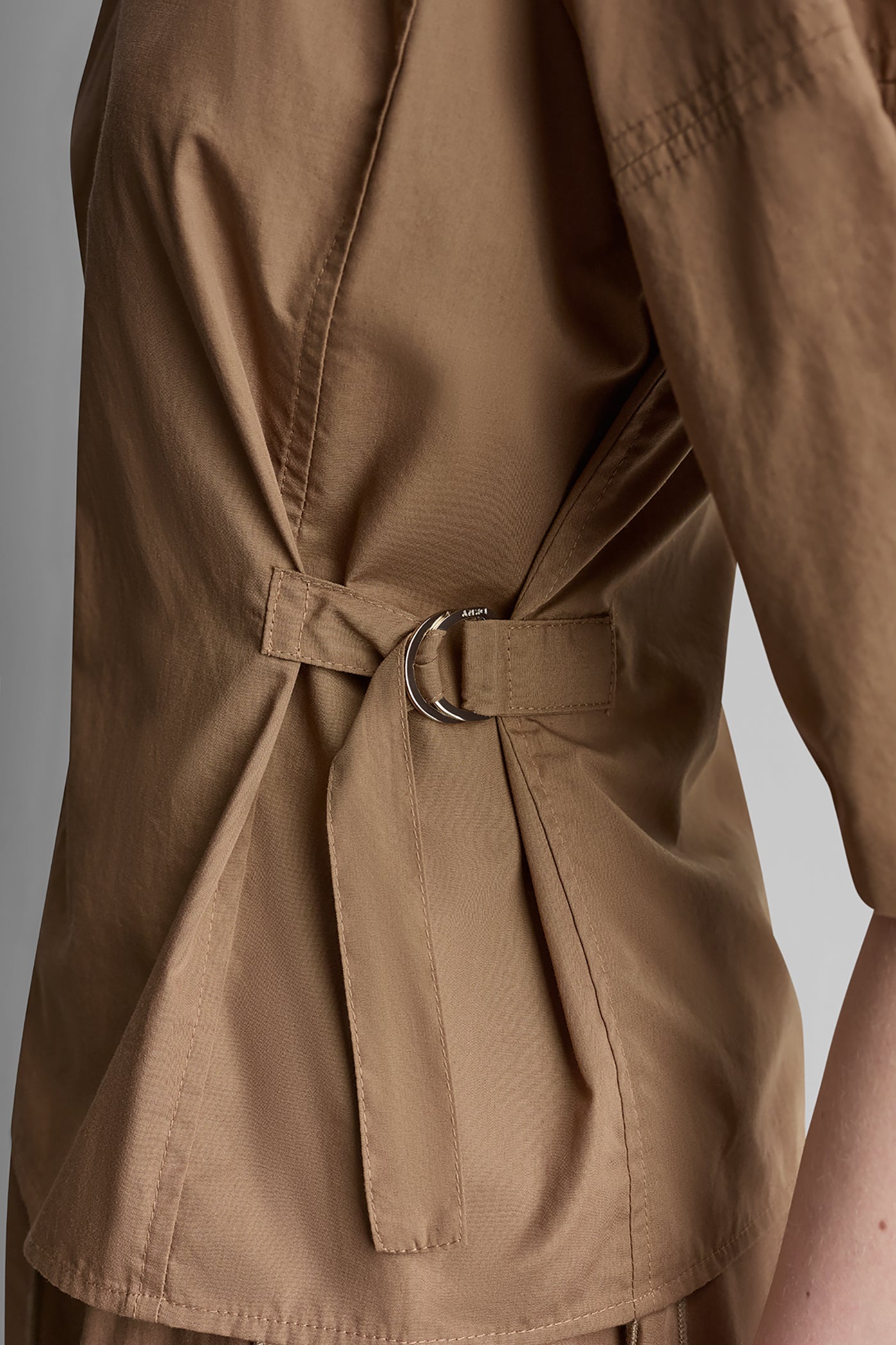 3/4 BARREL SLEEVE V-NECK TOP