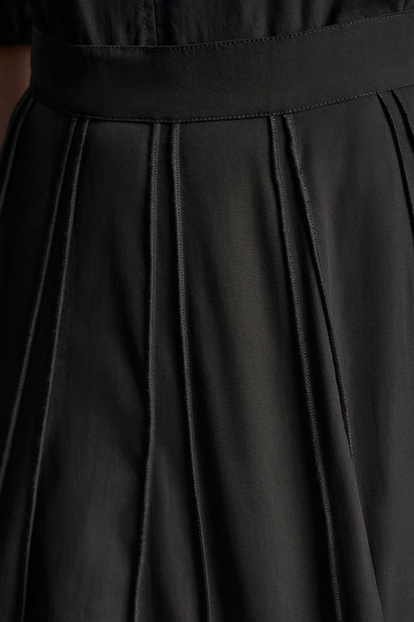 SEAMED PLEATED MIDI SKIRT