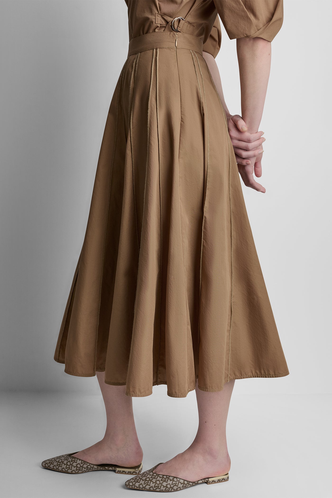 SEAMED PLEATED MIDI SKIRT