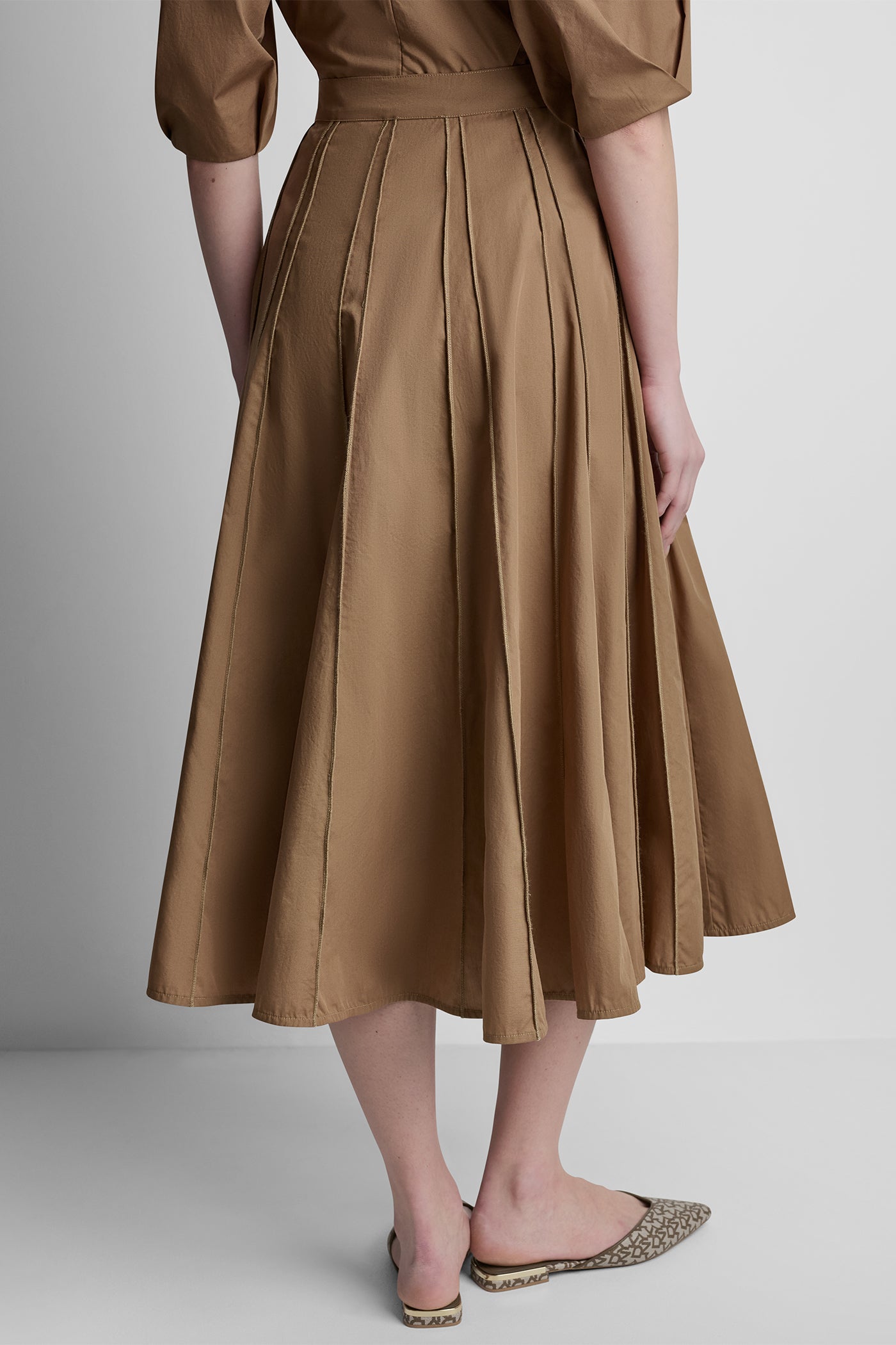 SEAMED PLEATED MIDI SKIRT