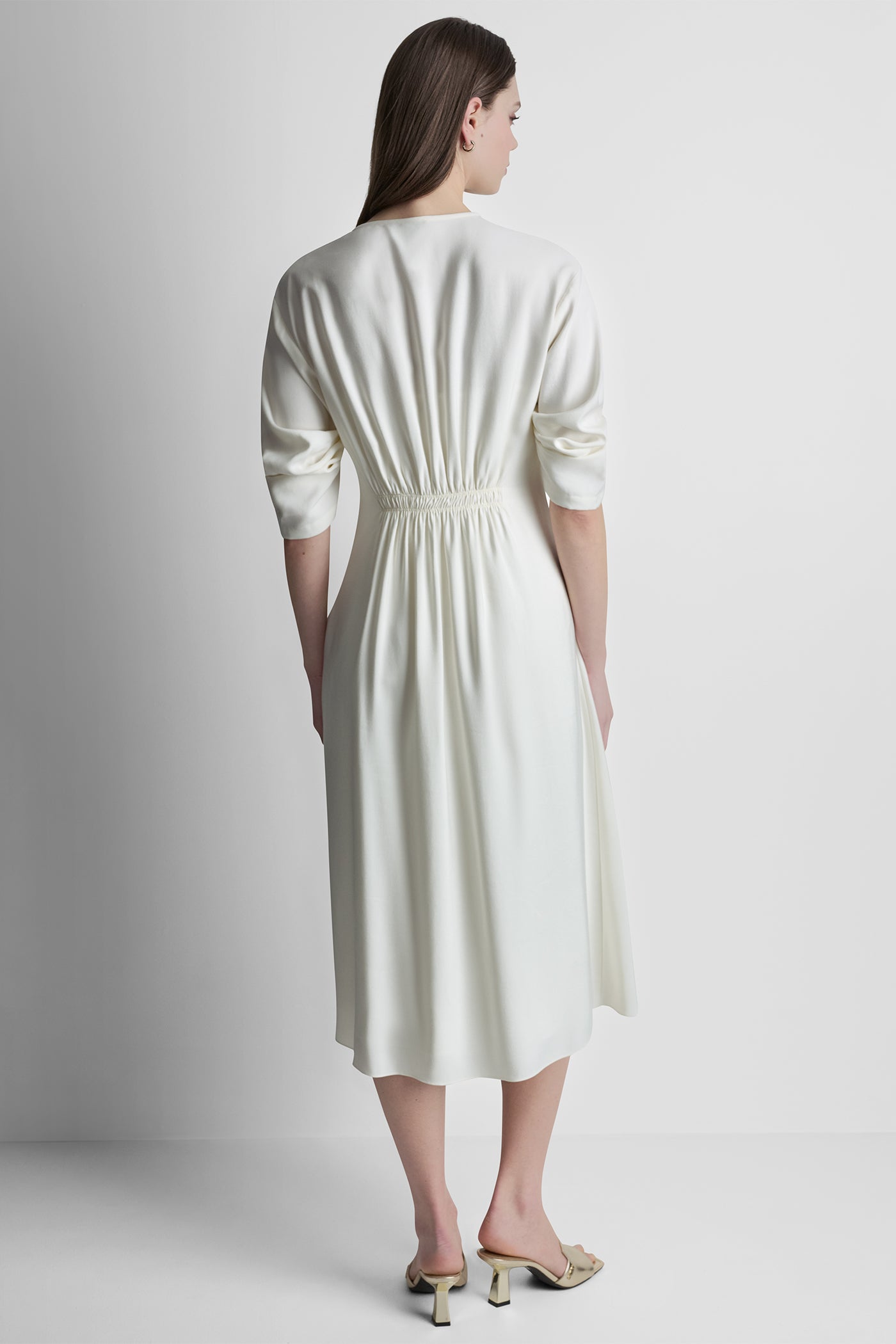 3/4 RAUSHED XLV V-NECK DRESS