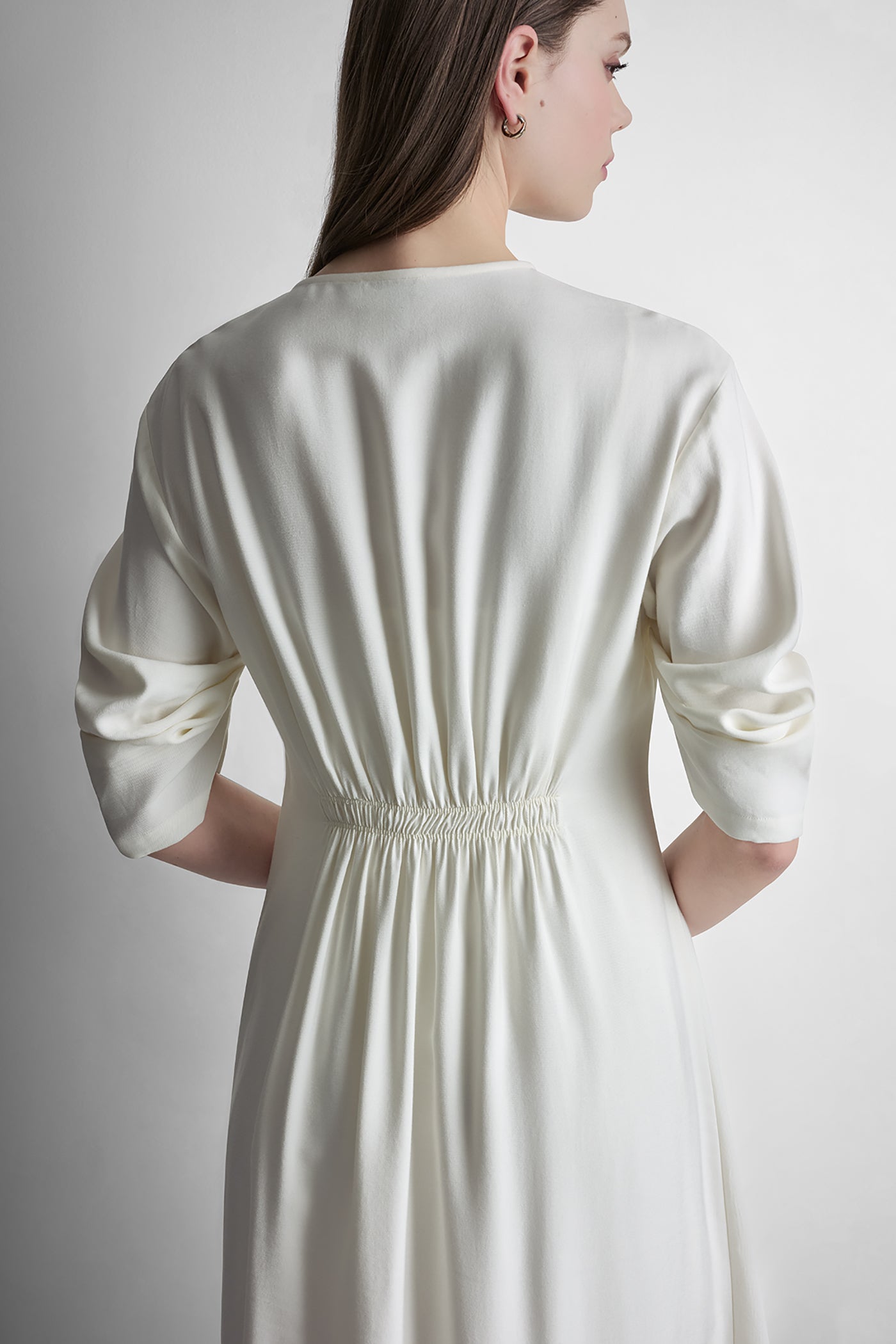 3/4 RAUSHED XLV V-NECK DRESS