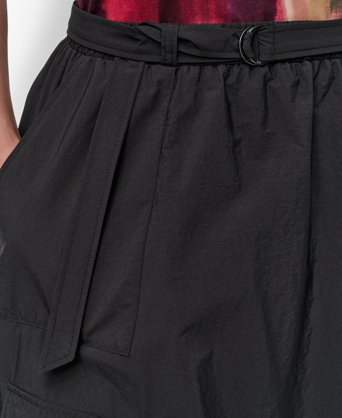 RUMPLED TECH CARGO SKIRT