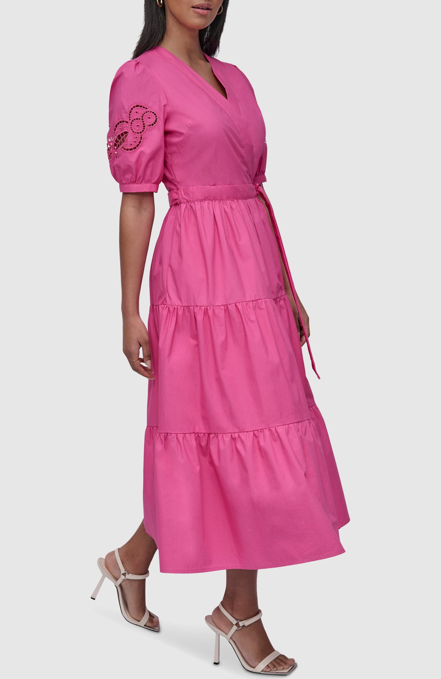 SHORT-SLEEVED TIERED POPLIN MIDI DRESS