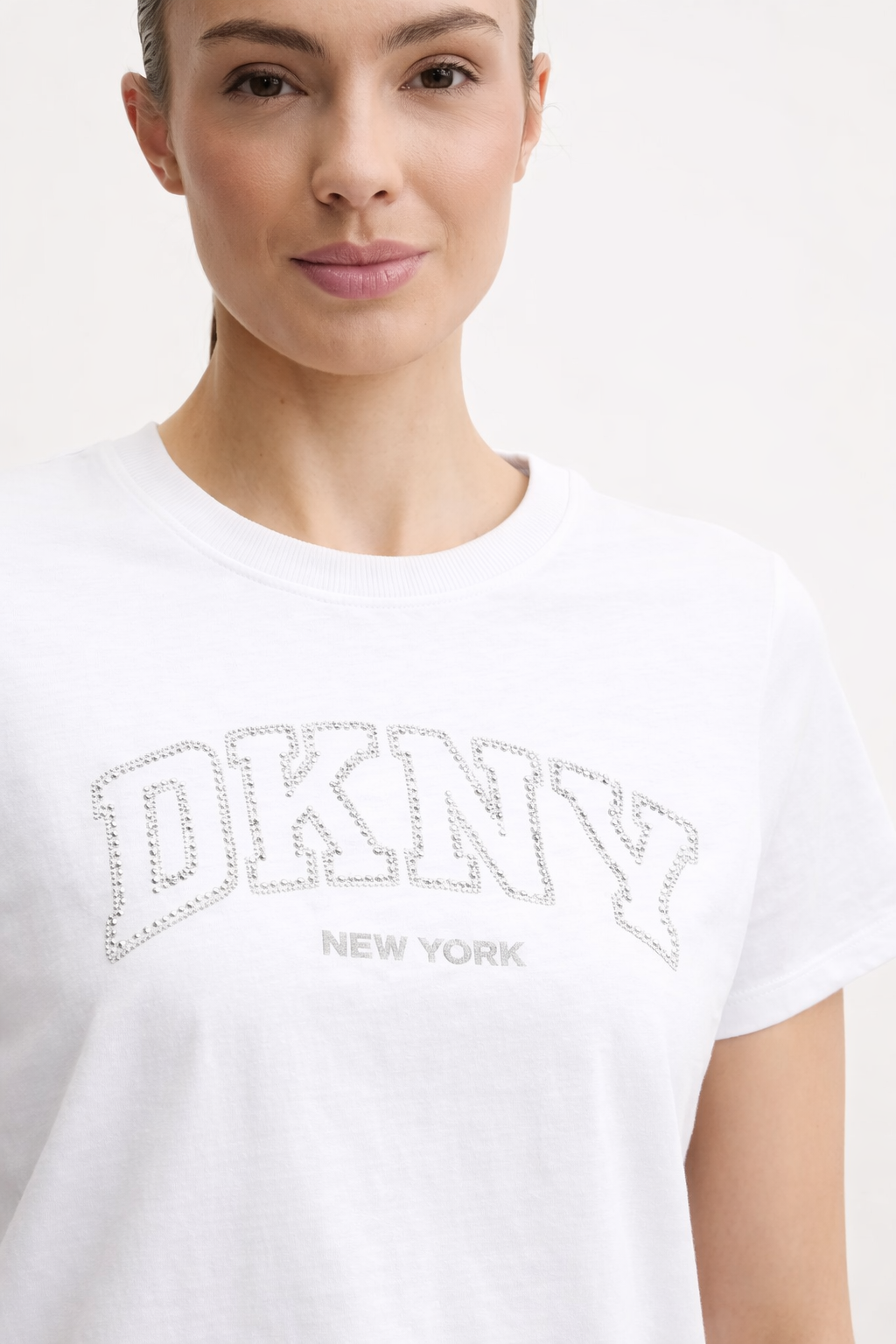 قميص DKNY فارسيتي بشعار NY
