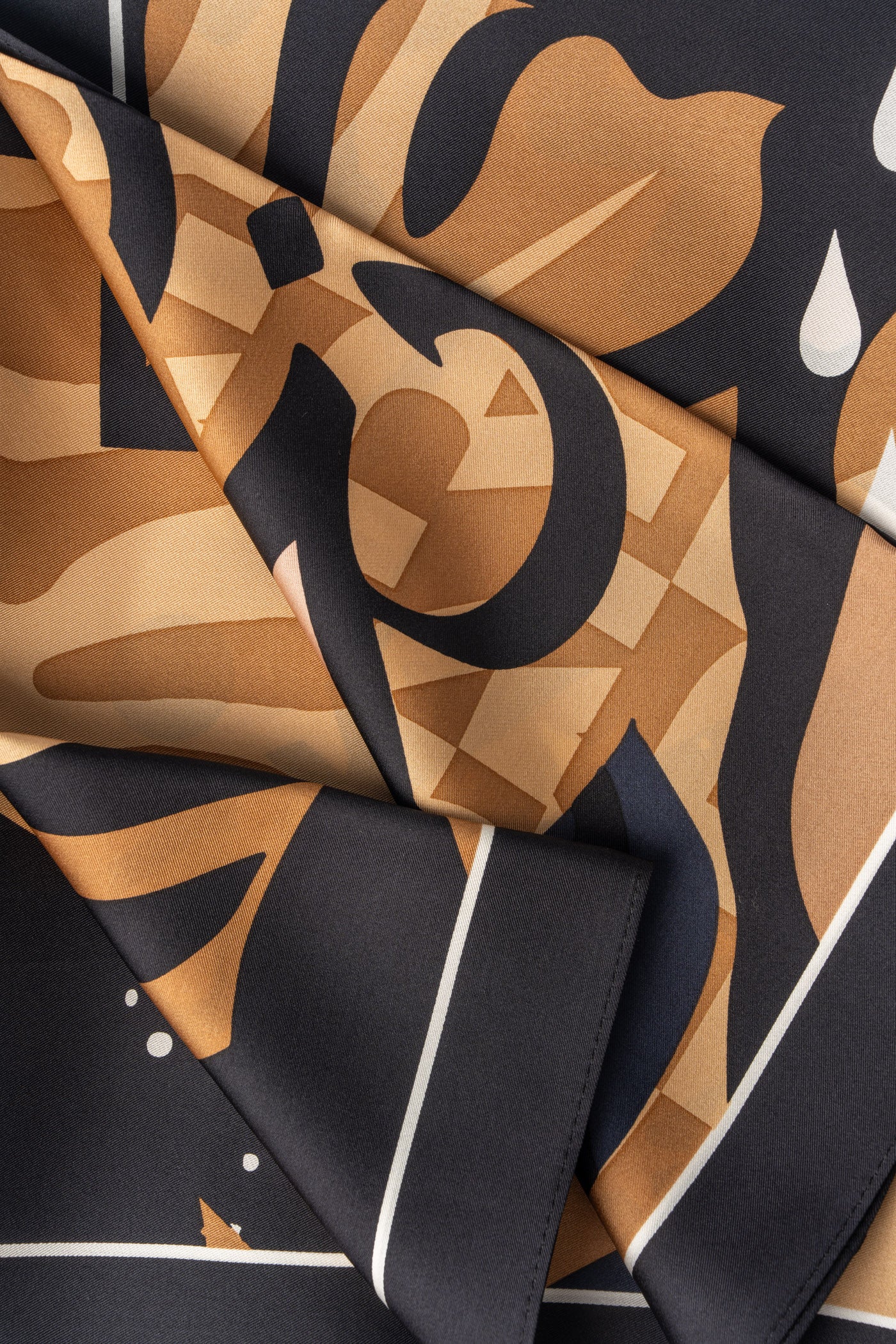 وشاح رمضاني مستطيل DKNY × دينا سعدي